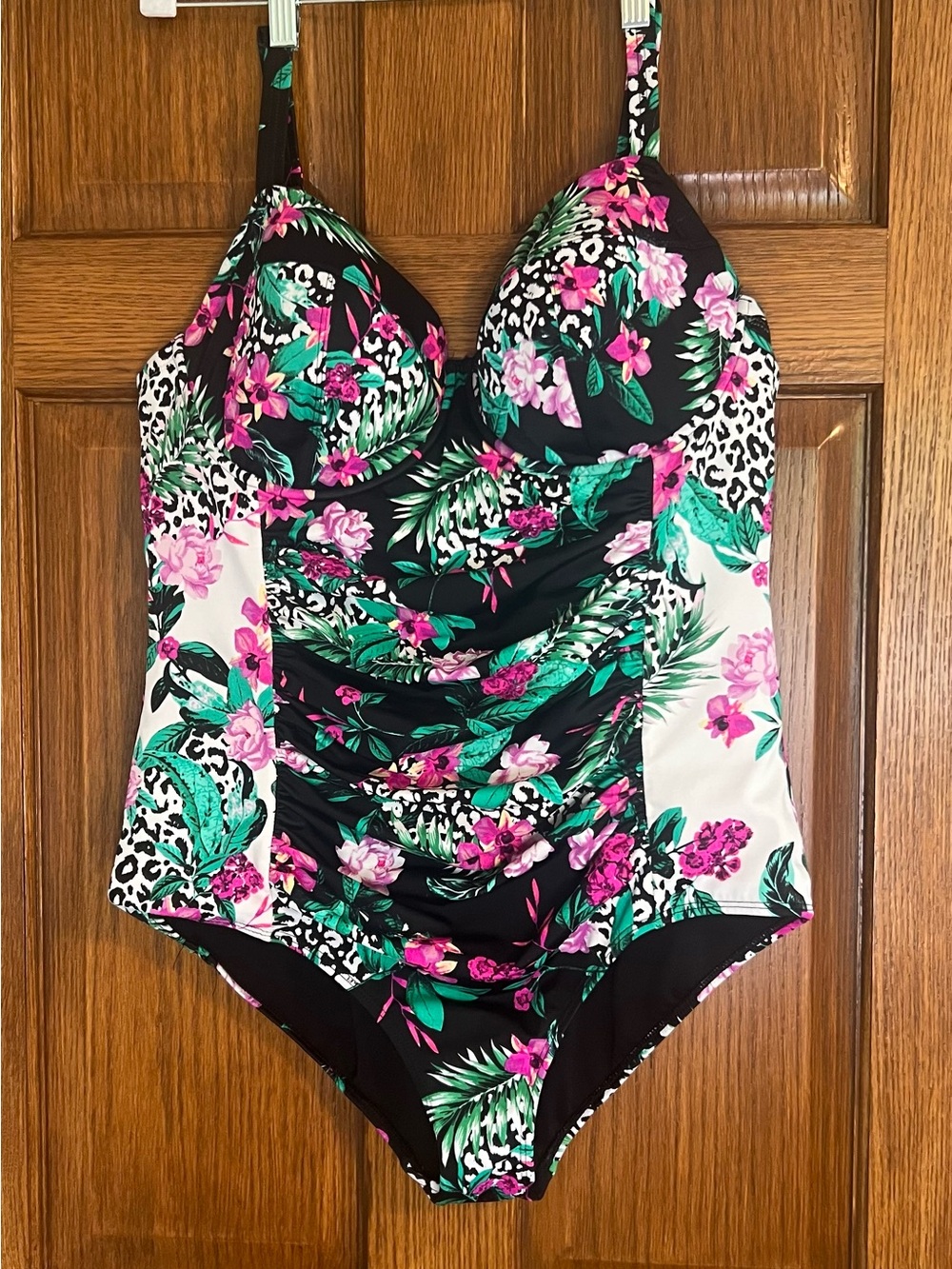 Torrid Black & White Leopard Underwire One-Piece Swimsuit SIZE 1 DD/DDD Floral
